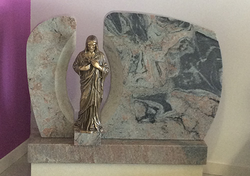 estatua y piedra